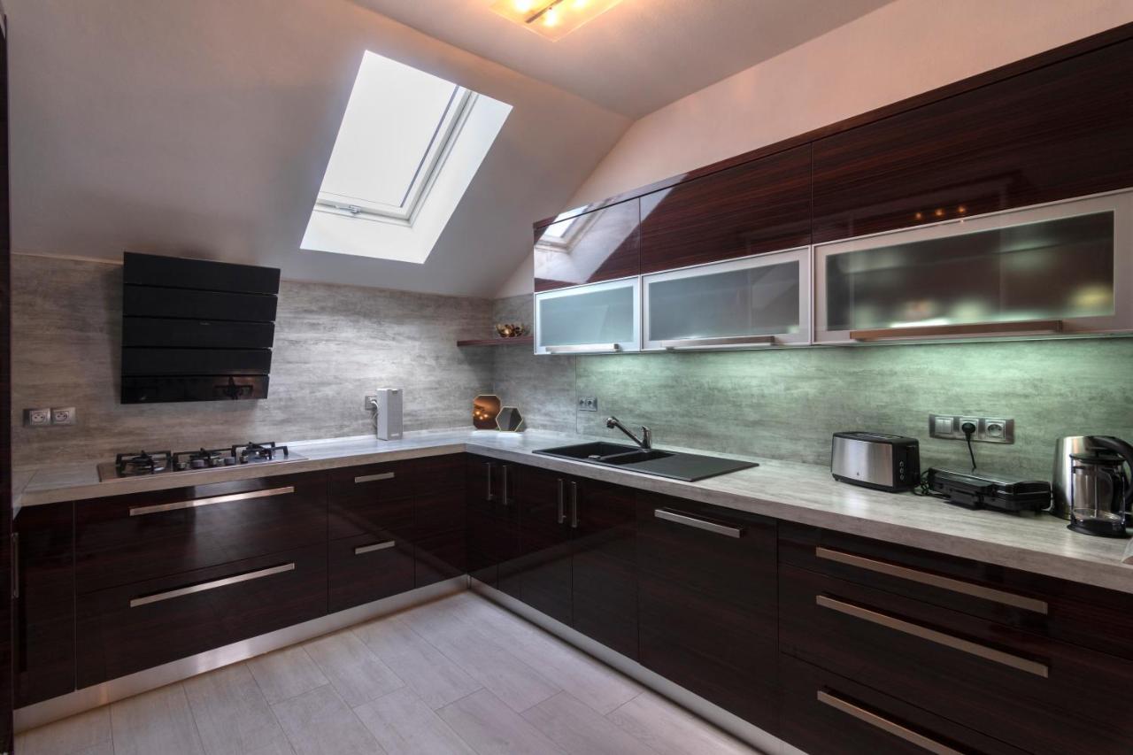 Апартаменти Golden Tree Loft In The Heart Of *