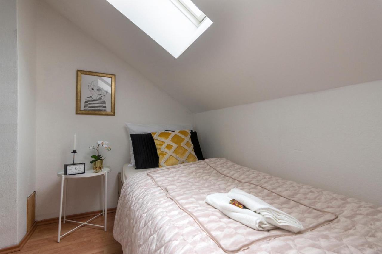 Golden Tree Loft In The Heart Of Апартаменти
